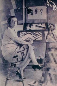 sonia-delaunay-in-her-studio-1925 sonia-delaunay-in-her-studio-1925